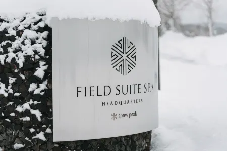 Snow Peak FIELD SUITE SPA HEADQUARTERS