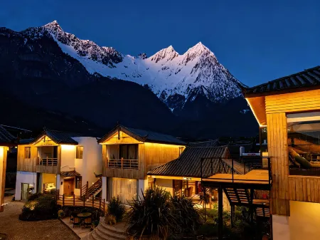 Aromatic Hotel with Snow Mountain View Отели рядом с достопримечательностью «Zimeihu Places of Interest»