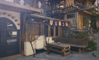 Four Girls Mountain Lanxi Wild Luxury Hotel (Changpinggou Scenic Area Branch)