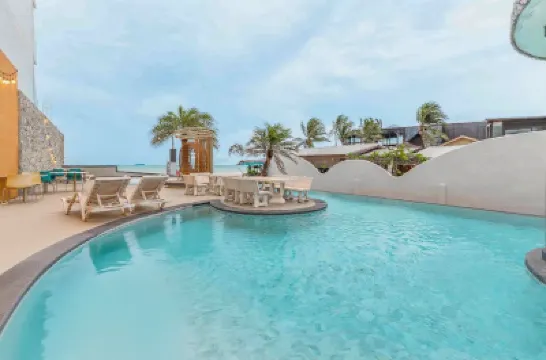 Golden Jomtien Beach Hotel Hotels near Pattaya Floating Market