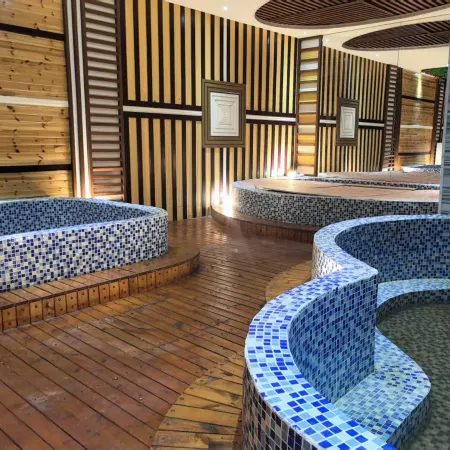 Yunmei Hot Spring Hotel (Caiyun North Road, Guandu District, Kunming)