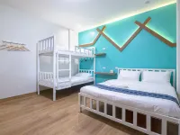 Bed Friends Poshtel Hotels near Wat Pra Sing