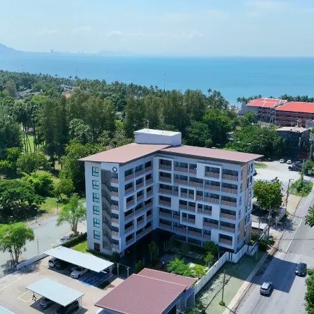 The Kite Hotel Bangsaen by Koko Отели рядом с достопримечательностью «Гора Кхао-Саммук»