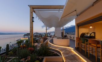 Dali Yingyue Bridge Seaview Inn