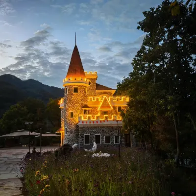 Ruyuan Hotel | Jingpan Waterfront · Light Luxury Vacation Homestay - Mountain view