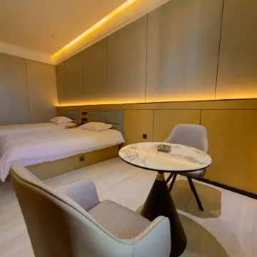 Yunqi Hotel (Qira) Отели в г. Целе