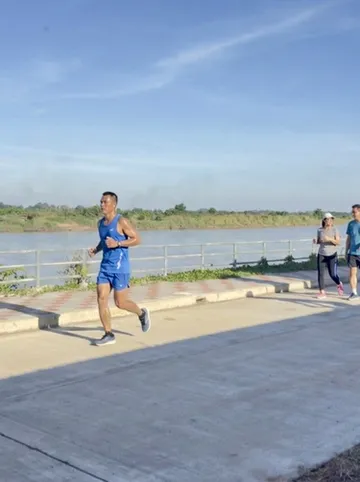 รูปภาพของนกฮูกริมโขง · Green House