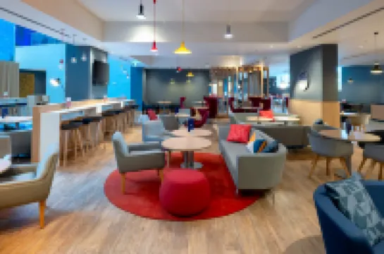 Holiday Inn Express LONDON HEATHROW T4 by IHG Hotel di Hounslow