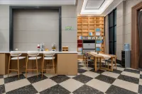 Sunny·Sunshine Selected Hotel (Xinyang Railway Station Tianrun Plaza Branch)