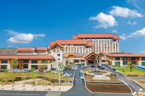 Hanlin Ruihe Hot Spring Resort in Meihekou - parking