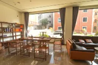 Zhizhen Carry E-sports Homestay (Quanzhou Station) - 2-Star