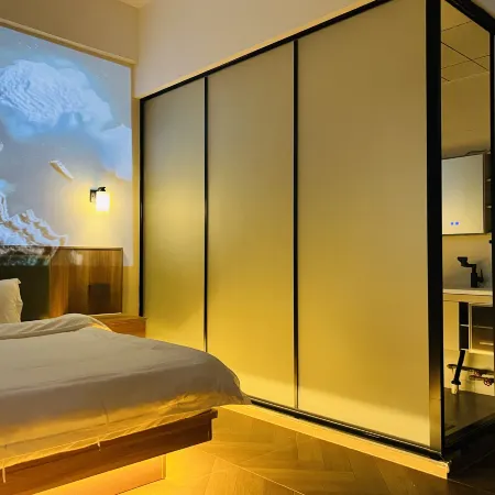 Early Spring Red Guesthouse
