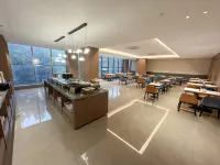 Yuefeng Hotel (Yangjiang Baili Plaza)