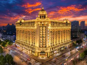 ハルビン中央大通り哈布斯堡江景ホテル（索菲亞教堂）