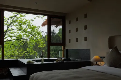Shuxia Shisanjian Wild Luxury Vacation Homestay (Yaan Bifengxia Branch)