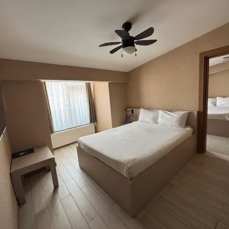 HOTEL CINAS Отели рядом с достопримечательностью «Принцевы острова»