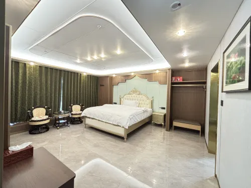 Booking/Agoda - Homestays