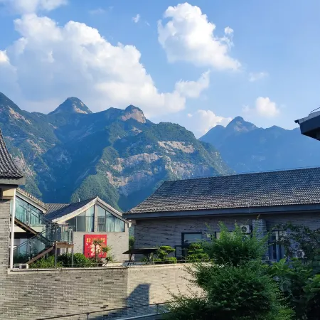 Huamei Elegant Hotel (Huashan Scenic Area Tourist Center)