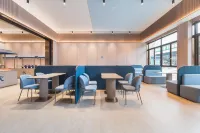 HanTing Hotel (Zhaoqing East Station, Dinghushan Scenic Area) - parkir