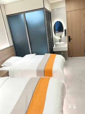 Yicheng Holiday Hotel - parking