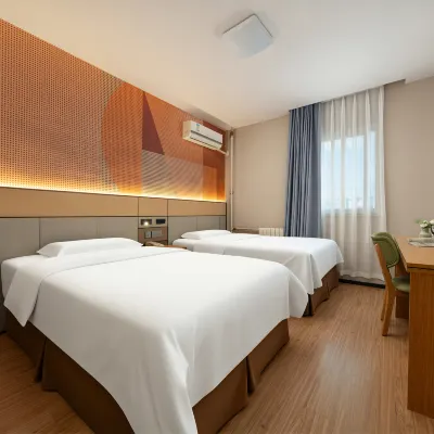 Ginza Jiayi Hotel (Yantai Suocheng Wanda Plaza Branch) Hotels near Yantai Press Centre