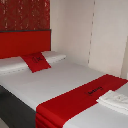 RedDoorz at Cosmo Hotel Kamuning Quezon City