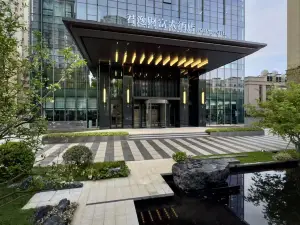 Junyi Fortune Grand Hotel (Zhengxi North Shopping Mall Outlet)