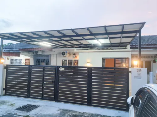 Cozy 4-Bedroom House BBQ Event at Klang by HCK - balcony