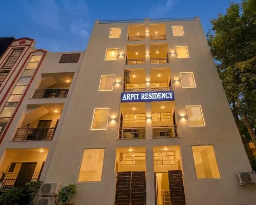Super Townhouse 28 Отели рядом с достопримечательностью «Офис IndiGo»