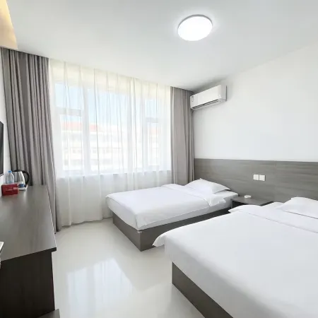 Baicheng Jinhu Hotel