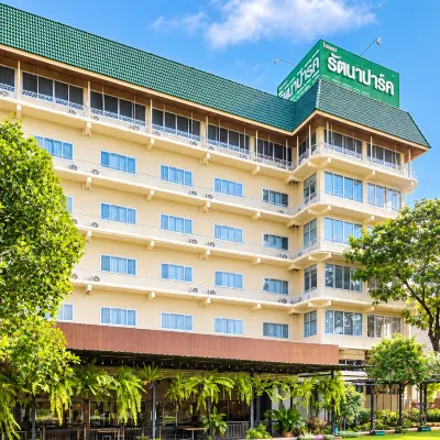 Rattana Park Hotel Отели рядом с достопримечательностью «Big C Питсанулок»