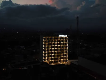 Rayz Umm Hotel Malang Отели в г. Malang Regency