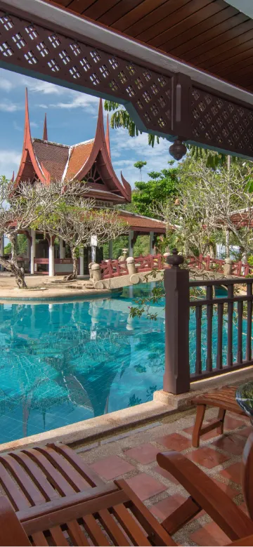 ห้องลากูนพร้อมสระว่ายน้ำและอ่างอาบน้ำ