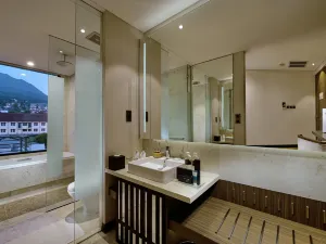 Golden Tulip Holland Resort Batu