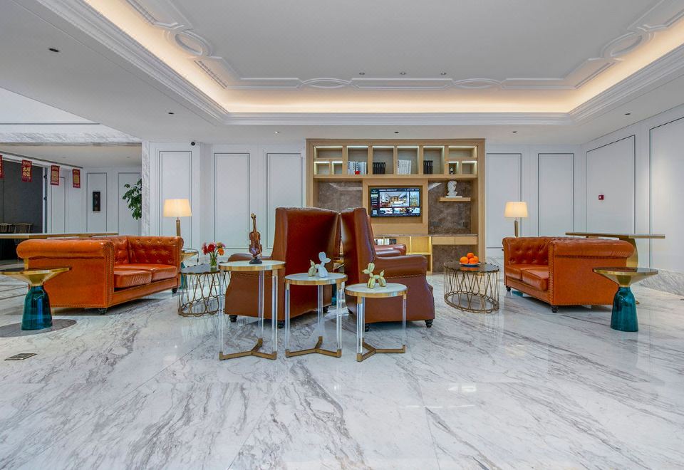 Vienna International Hotel의 아늑한 객실 모습