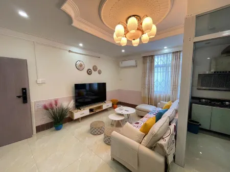 Dongxing Port Yixin Homestay Отели в г. Дунсин