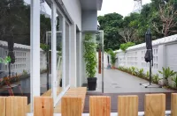 Pinyueju Homestay (Beihai Silver Beach Qiaogang Fengqing Street Branch) Hotels near Sunny Beach