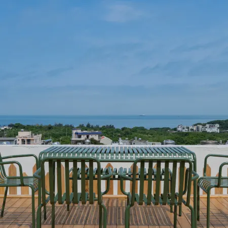 Weizhou Island Xinya Juzhu B&B (Nanwan Street Shiluokou Beach Scenic Area)