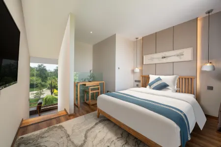 Shangquan Lishe Spring Culture Boutique Hotel (Jinan Daming Lake Scenic Area) Отели рядом с достопримечательностью «Tianqiao Gymnasium»