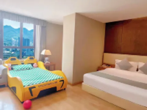 Meirui Hotel (Chongqing Jiefangbei Hongyadong)