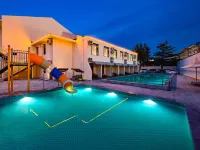 Summer Solstice · Family Resort (Pigeon Nest Park Liuzhuang Night Market Branch) - piscina