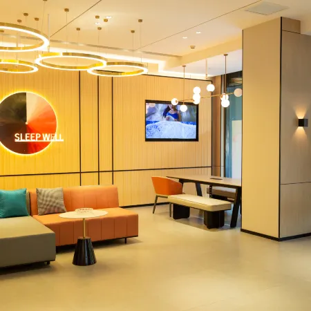 City Comfort Inn Hotel (Xinji Municipal Government)