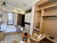 如家精選酒店（赤峯鋼鐵街火車南站店） 鄰近遼代歷史文化博物館-服務枱的酒店