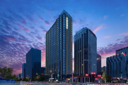 Urumqi High Speed Railway Station Jingkai Wanda Atour Hotel