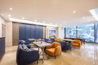 Quebec Hotel (Shenyang Consulate Color TV Tower Night Market)