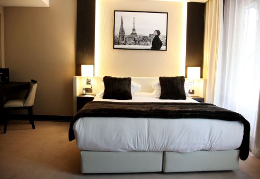 호텔 엘리제 파리 근처 지하철역