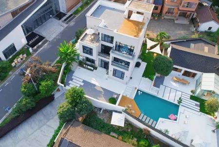 Jianyin Jianyin Design Resort (Huzhou Chang'er Giraffe Manor) Отели рядом с достопримечательностью «Yuanxiangxiaozhen Sceneic Area»