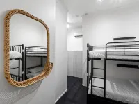 Azzurro Pod Hotel - Central Sydney