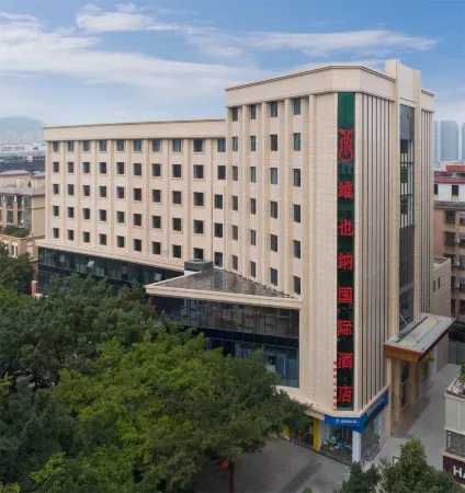 Vienna International Hotel (Foshan Eternal Love Xiqiao Mountain Scenic Area) Отели рядом с достопримечательностью «Xiqiao Wong Tai Sin Temple Scenic Area»