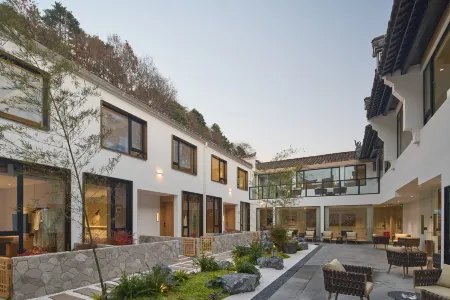 Jiuhua Mountain Shanyuxi Homestay (Roushen Baodian) Отели рядом с достопримечательностью «Taibai Academy»